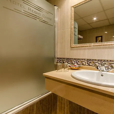 מלון Regio קדיז